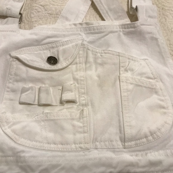 J.L.N.Y. white denim overall shorts with LOTS of pockets (18) - Picture 6 of 16
